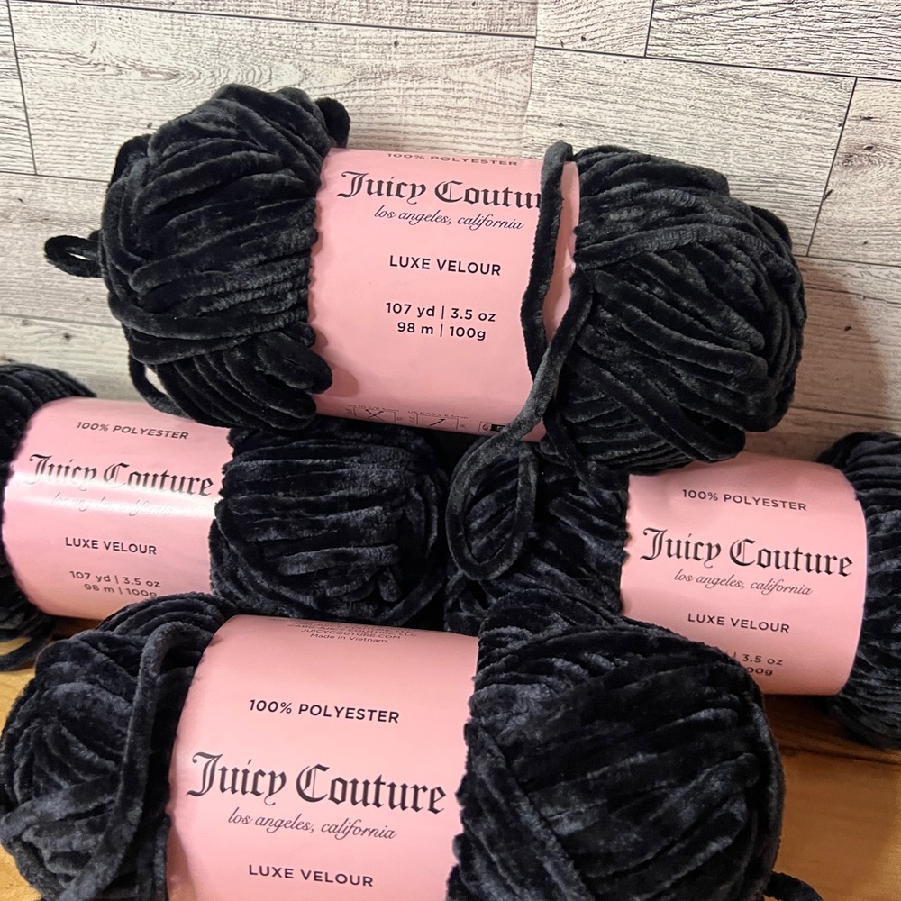 Juicy Couture Luxe Velour Yarn in Black